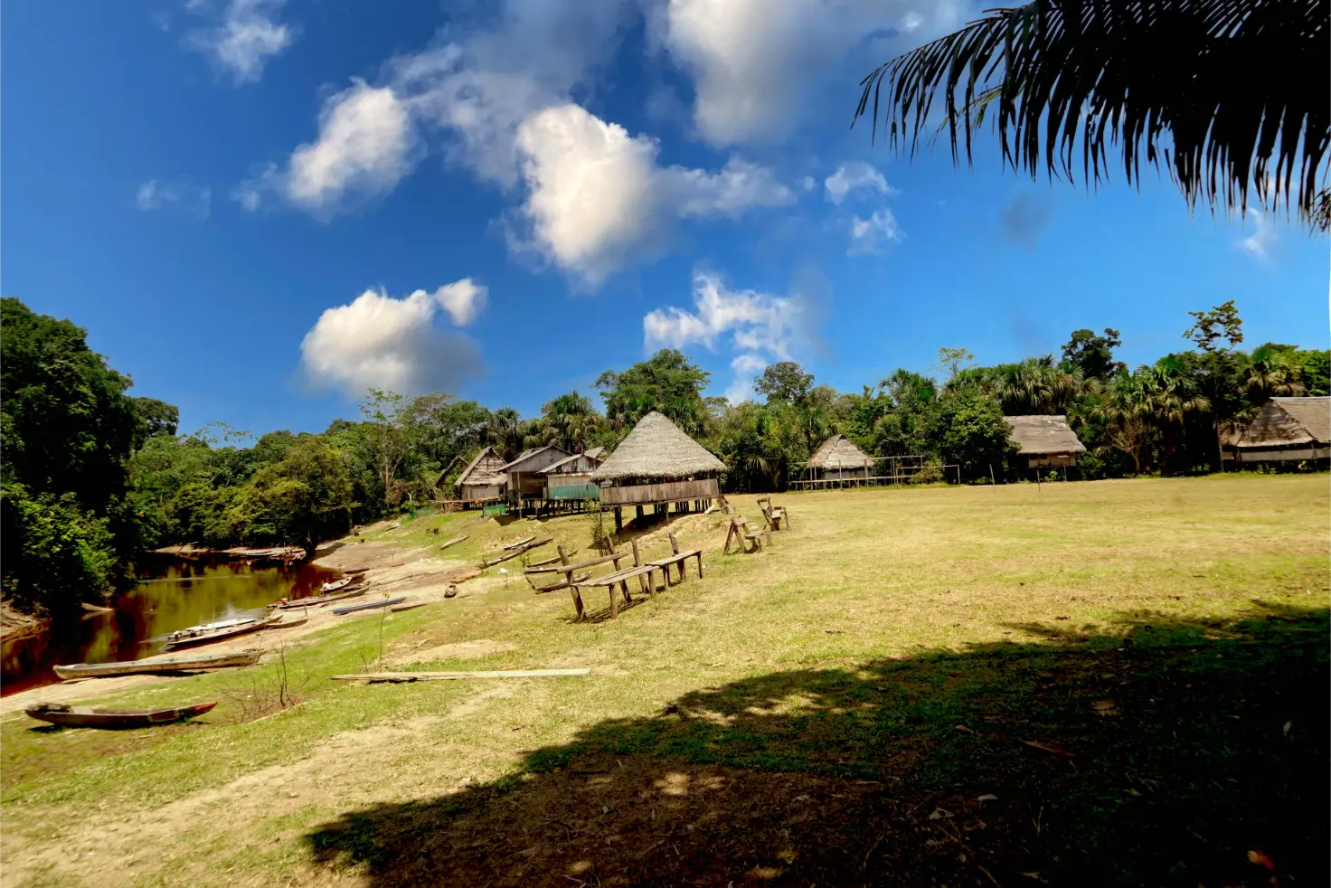 Jerusalén community members working together